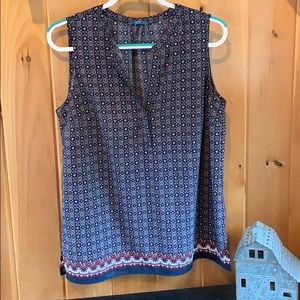 Patterned sleeveless blouse